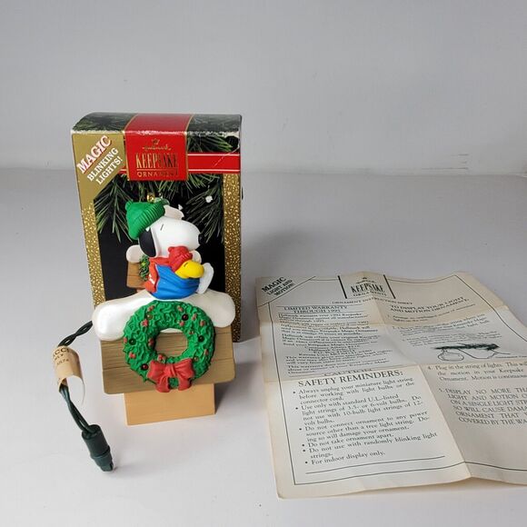 Hallmark Keepsake Ornament Magic Blinking Lights Collector's Series Peanuts 1992 - Picture 1 of 8